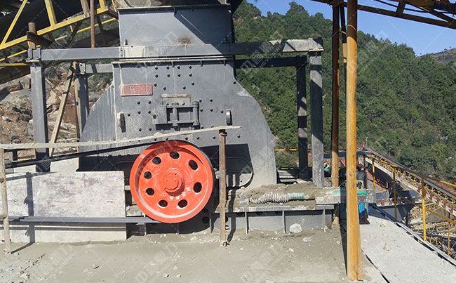 時(shí)產(chǎn)300噸花崗巖破碎生產(chǎn)線(xiàn)